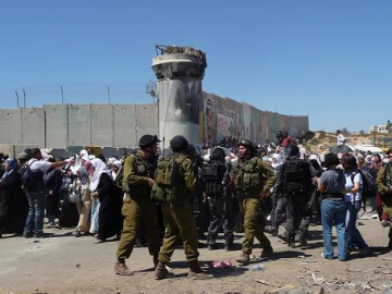Kalandia checkpoint is the biggest checkpoint that prevents Palestinians from the West Bank to enter East Jerusalem.